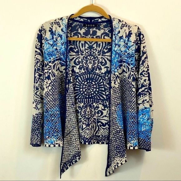 ZOZO embroidered light Navy and white shrug {D} - Picture 1 of 7